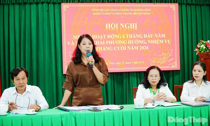 Đồng chí Ngô Thị Ngọc Hạnh, Giám đốc Báo và phát thanh, truyền hình Đồng Tháp phát biểu tại hội nghị.