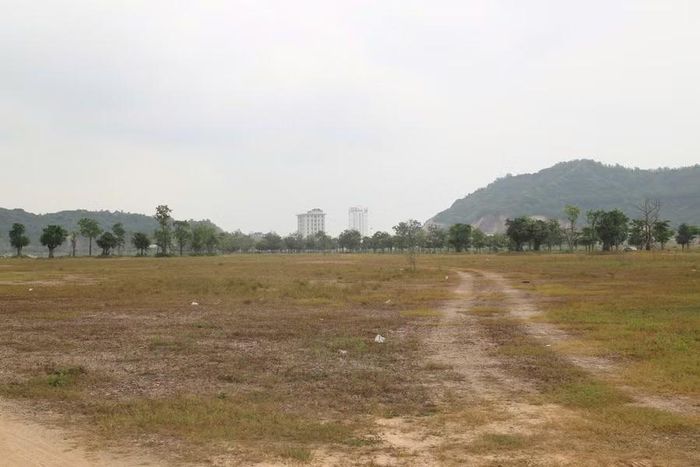 Một phần diện tích đất thuộc Dự án Khu đô thị - Du lịch - Văn hóa - Thể thao hồ Phú Hòa. Ảnh: Trọng Lợi