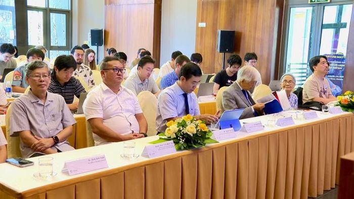 Các đại biểu tham dự Trường học nâng cao về vật liệu tô pô lượng tử lần thứ hai. Ảnh: Nhật Trường