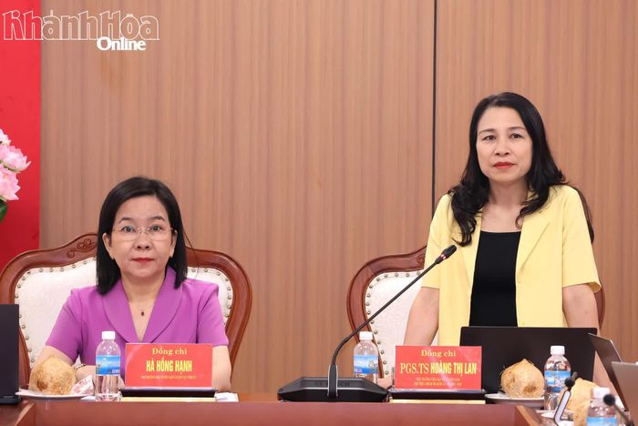 Phó Giáo sư, Tiến sĩ Hoàng Thị Lan phát biểu tại buổi tọa đàm.