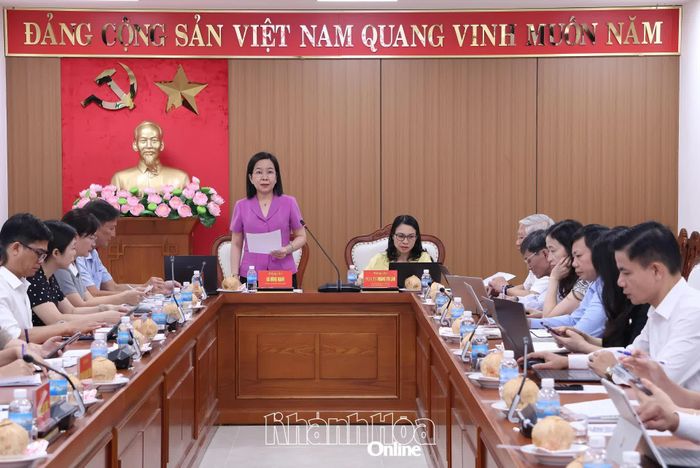 Đồng chí Hà Hồng Hạnh phát biểu tại buổi tọa đàm, thảo luận.