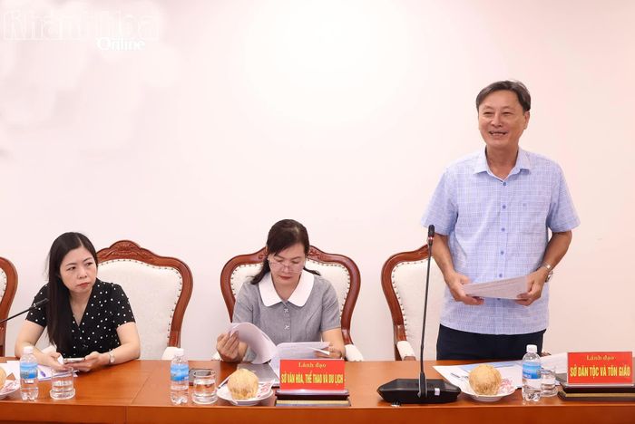 Lãnh đạo Sở Dân tộc và Tôn giáo nêu ý kiến tại buổi tọa đàm, thảo luận.