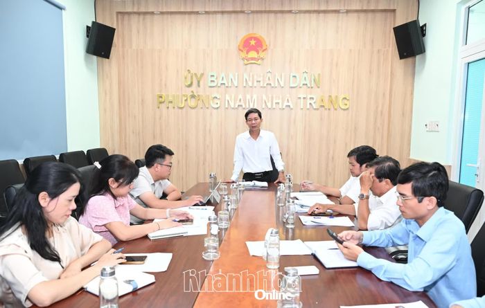 Quang cảnh cuộc họp.
