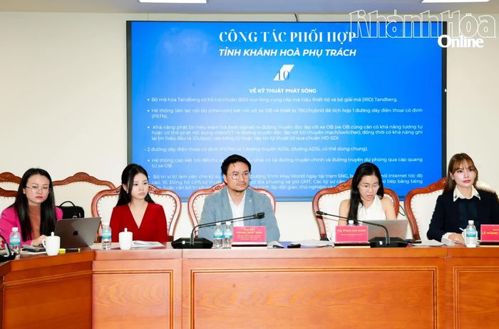 Lãnh đạo Công ty Sen Vàng tham dự buổi làm việc.