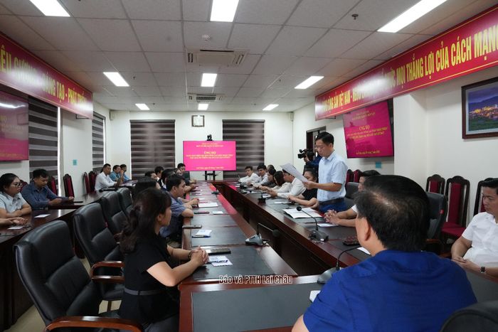 Quang cảnh buổi phát động.