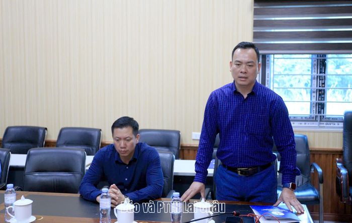 Đồng chí Đường Minh Hùng - Chủ tịch Ủy ban MTTQ Việt Nam xã Mường Than cảm ơn sự hỗ trợ của Công ty Điện lực Lai Châu.