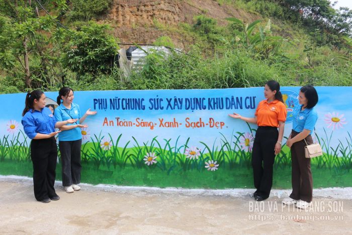 Công trình đoạn đường tự quản "An toàn - sáng - xanh - sạch - đẹp" tại thôn Bảo Lâm, xã Đồng Đăng