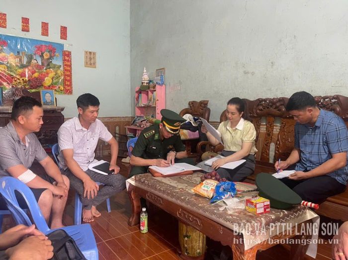 Các đơn vị phối hợp tuyên truyền đến người dân thôn 3, xã Quốc Việt bàn giao mặt bằng dự án Thủy điện Tràng Định 2