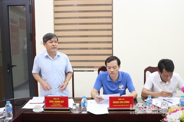 Đồng chí Phó Chủ nhiệm Ủy ban Kiểm tra Tỉnh ủy phát biểu tại kỳ họp