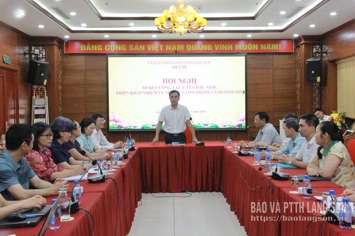 Lãnh đạo Sở Y tế phát biểu tại hội nghị
