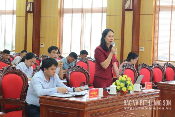 Lãnh đạo UBND phường Đông Kinh phát biểu tại hội nghị