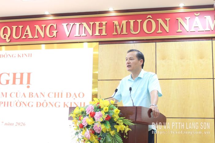 Đồng chí Phùng Quang Hội, Ủy viên Ban Thường vụ Tỉnh ủy, Bí thư Đảng ủy, Chủ tịch HĐND phường, Trưởng BCĐ phát triển nông nghiệp phường phát biểu tại hội nghị
