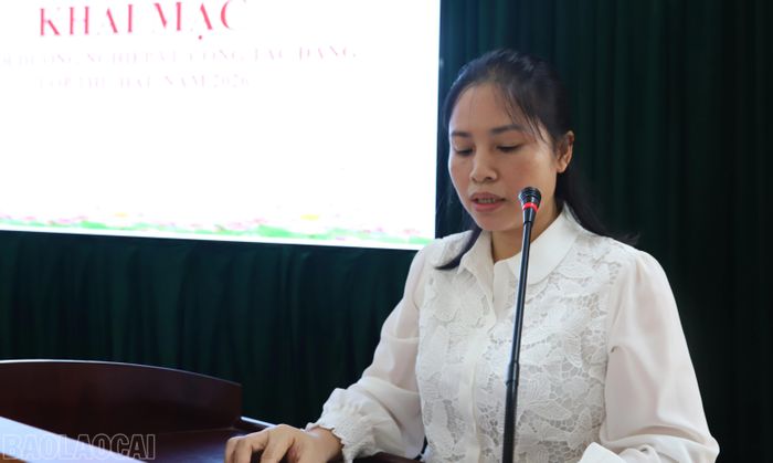 Lãnh đạo Trung tâm Chính trị xã Bát Xát khai mạc lớp bồi dưỡng.