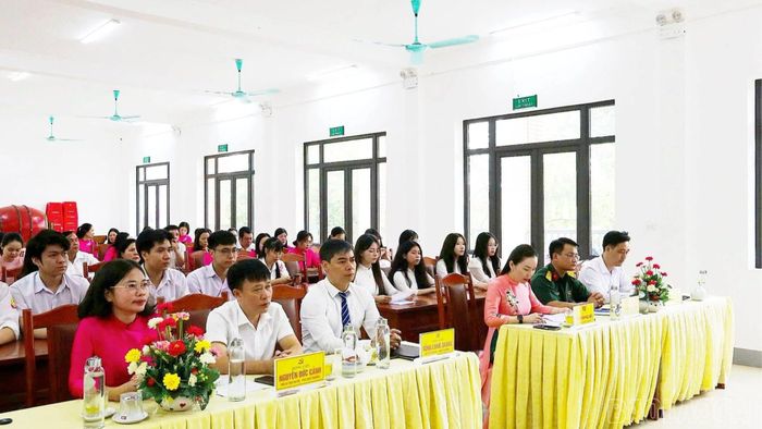 Các đại biểu dự lễ kết nạp.