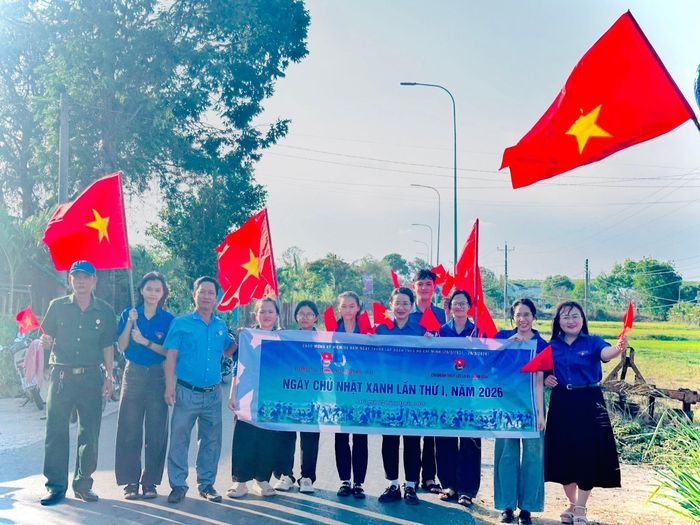 Đoàn viên thanh niên La Gi ra quân Ngày chủ nhật xanh