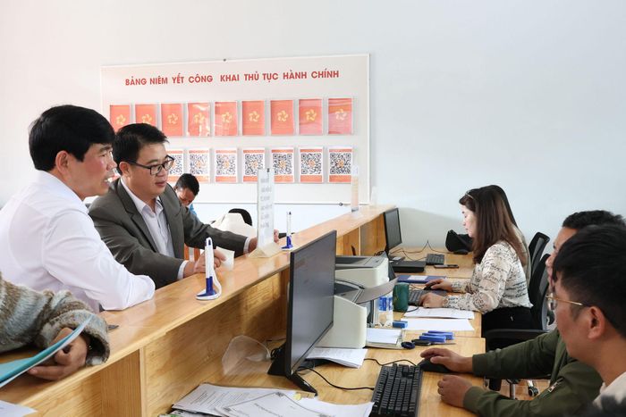 Đồng chí Nguyễn Ngọc Phúc, Tỉnh ủy viên, Phó Chủ tịch UBND tỉnh kiểm tra tình hình hoạt động, tổ chức bộ máy chính quyền tại xã Lạc Dương