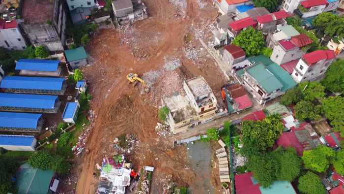 Khoảng 7,6 km đã hoàn thiện, trong khi 9,36 km tiếp tục được thi công. Trong ảnh là đoạn nối sang đường Xuân Đỉnh sắp hoàn thành GPMB.