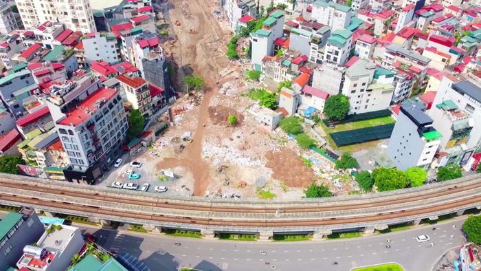 Vành đai 2,5 đoạn từ đường Cầu Giấy đến đường Dương Đình Nghệ dài 1,13 km, mặt cắt ngang 50 m.