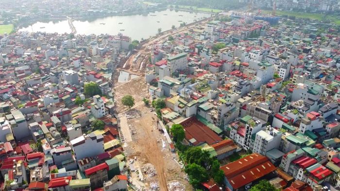 Đoạn tuyến qua phường Khương Đình đang tăng tốc đoạn từ ngõ 1 Bùi Xương Trạch đến Đầm Hồng để thảm nhựa.