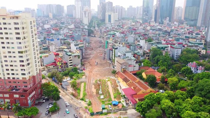 Đoạn từ nút giao Vũ Phạm Hàm - Trung Kính đến Trần Duy Hưng là một trong những đoạn khẩn cấp đang triển khai.
