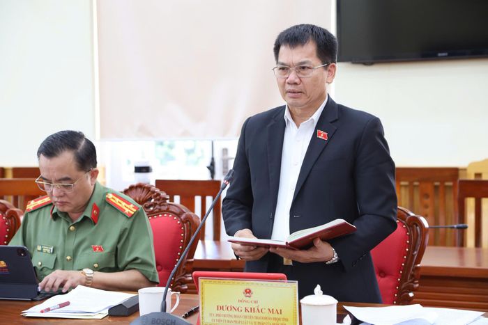 Tỉnh ủy viên, Phó Trưởng đoàn chuyên trách Đoàn ĐBQH tỉnh Lâm Đồng Dương Khắc Mai phát biểu tại buổi làm việc