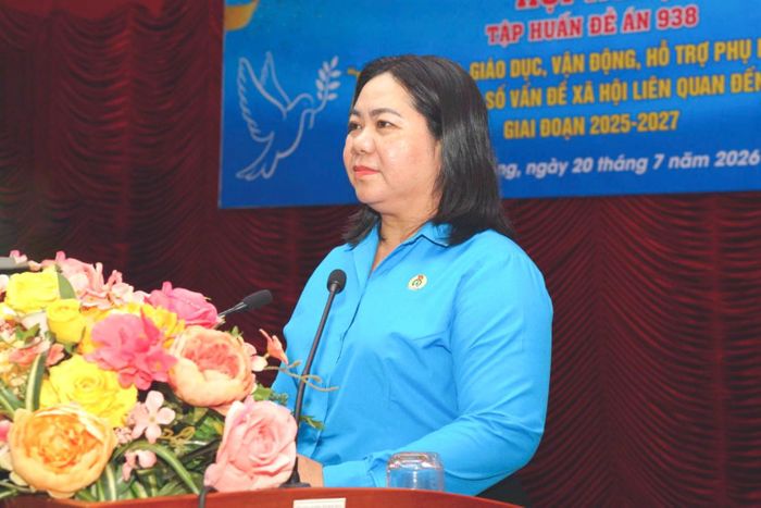 Bà Trần Thị Xuân Thắm, Ủy viên Ban Thường vụ Liên đoàn Lao động tỉnh Lâm Đồng phát biểu