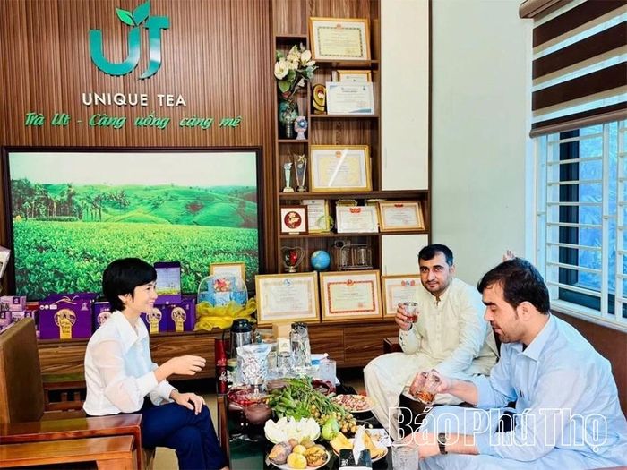 Công ty TNHH Đầu tư và Phát triển Trà UT, xã Thanh Ba đón tiếp đoàn khách Pakistan đến thăm và làm việc.