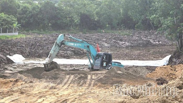 Nhà thầu đang tập trung thi công đoạn đường đã được GPMB.
