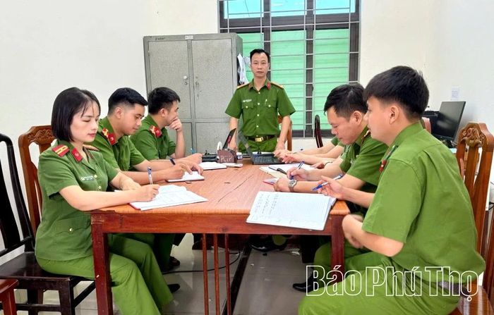 Công an xã Lập Thạch phân công cán bộ bám địa bàn, nắm tình hình về các đối tượng có liên quan đến ma túy.
