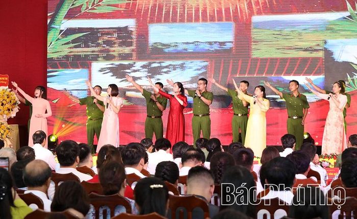 Chương trình nghệ thuật chào mừng Ngày hội.