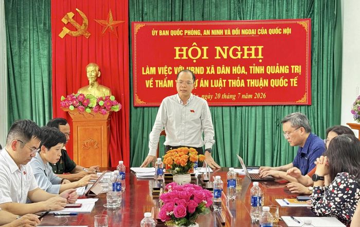 Đồng chí Đinh Công Sỹ, Phó Chủ nhiệm Ủy ban Quốc phòng, An ninh và Đối ngoại của Quốc hội phát biểu kết luận tại buổi làm việc - Ảnh: H.N