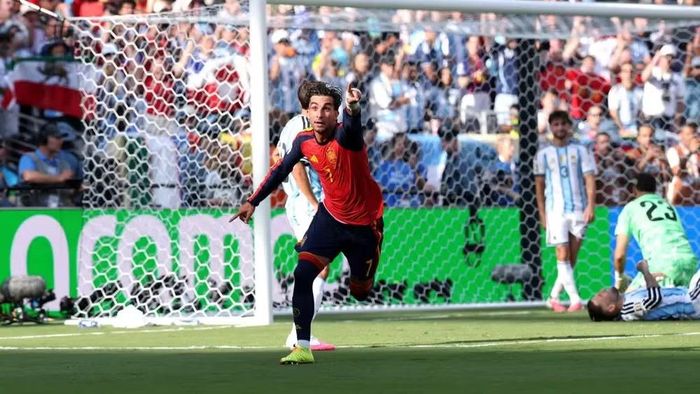 Cầu thủ vào sân thay người Ferran Torres ghi bàn ấn định chiến thắng cho Tây Ban Nha. (Ảnh: FIFA)