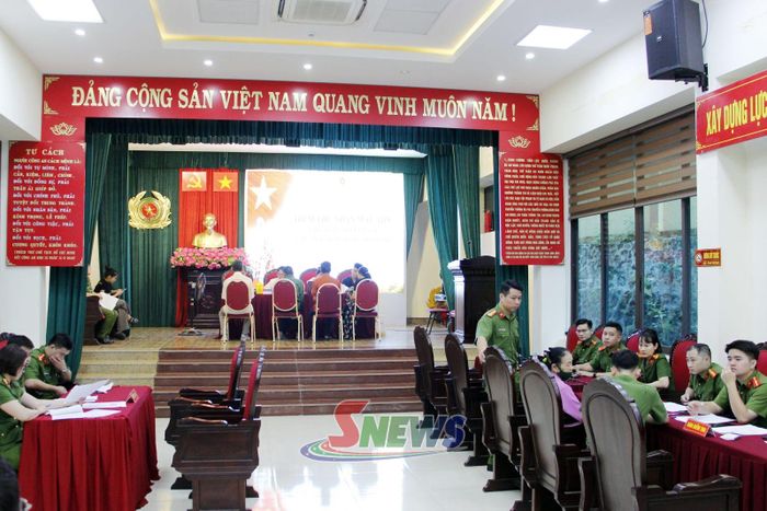 Công an tỉnh thu nhận mẫu sinh phẩm ADN của thân nhân liệt sĩ tại Hội trường số 53 Tô Hiệu, Công an tỉnh.