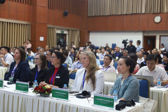 Các đại biểu tham dự hội thảo.
