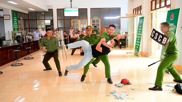 Tình huống giả định Diễn tập phòng, chống cướp tài sản tại Chi nhánh Ngân hàng Chính sách xã hội tỉnh.
