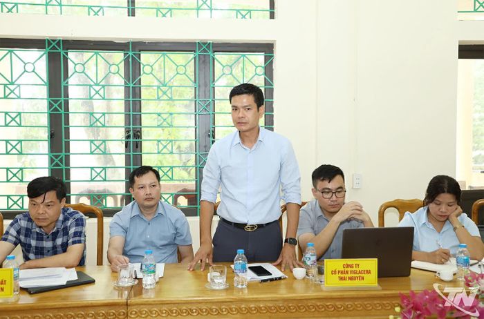 Đại diện Công ty CP Viglacera Thái Nguyên phát biểu tại buổi làm việc.