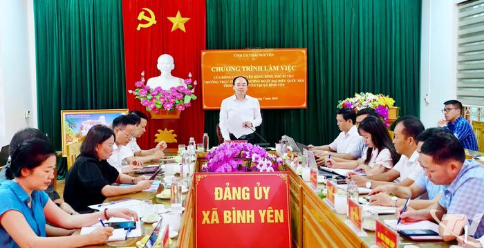 Đồng chí Nguyễn Đăng Bình chủ trì buổi làm việc với Đảng ủy xã Bình Yên.