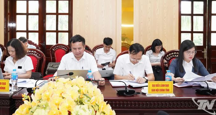 Đại biểu dự buổi làm việc.