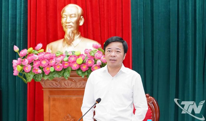 Đồng chí Bùi Văn Lương phát biểu kết luận buổi làm việc.