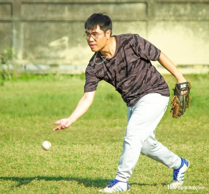 Nhiều bạn trẻ lựa chọn chơi thể thao để rèn luyện sức khỏe. Ảnh: Lê Nguyên