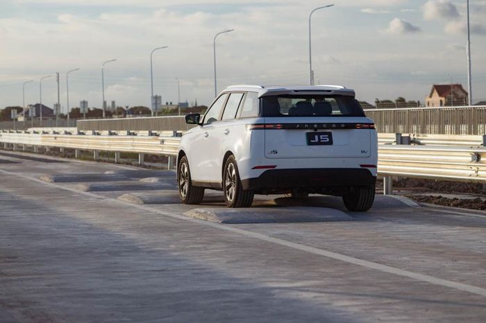 Khu vực đường mấp mô là phép thử dành cho hệ thống treo