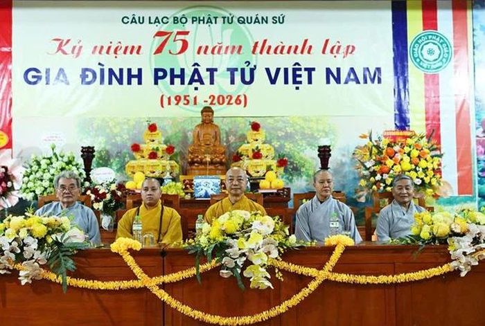 Chư tôn đức Tăng Ni và các vị cư sĩ