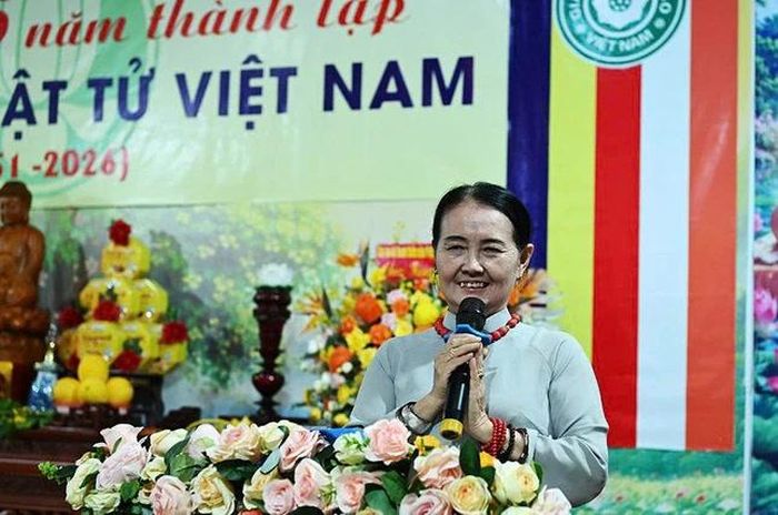 Cư sĩ Diệu Nhân - Nguyễn Thị Xuân Loan phát biểu khai mạc