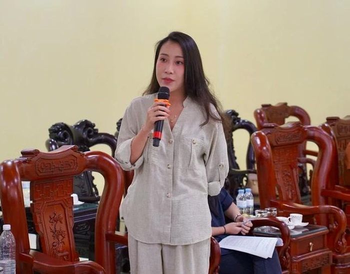 Phóng viên Diệu Tường đặt câu hỏi với Ban Tổ chức