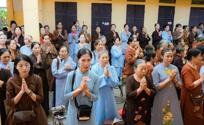 Phật tử phát nguyện hộ trì chư Tăng trong 3 tháng hạ an cư