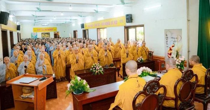 Thượng tọa Thích Thanh Phú tác bạch thỉnh pháp