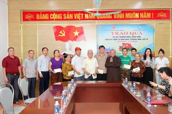 Đây là hoạt động mà chùa Khánh Quang thường xuyên thực hiện cùng với chính quyền địa phương trong các công tác an sinh xã hội
