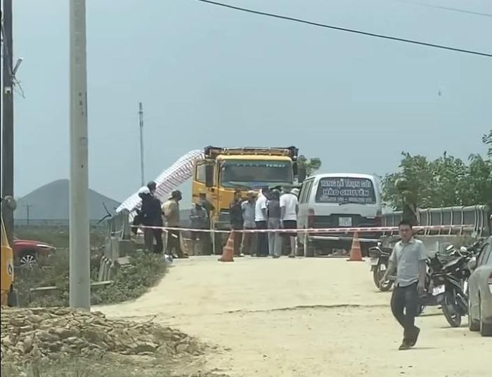 Vị trí xảy ra vụ tai nạn ở ngay trên cầu Gáo, xóm 7 Hưng Đạo, Hưng Nguyên, Nghệ An (Ảnh: B.H.T).