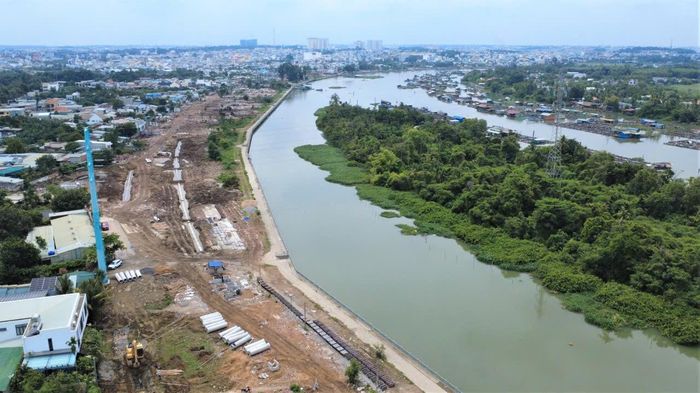 Diện mạo đường ven sông Cái.