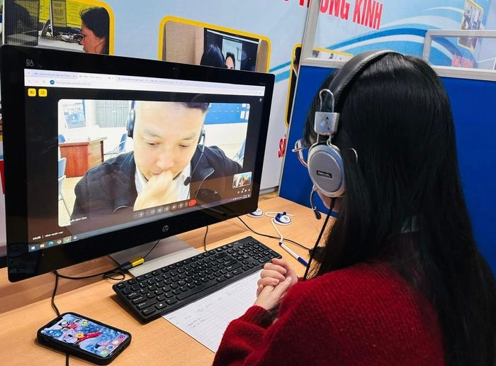 Làn sóng đổi mới công nghệ đang làm thay đổi triệt để cách thức vận hành và tiêu chí tuyển dụng, biến kỹ năng số trở thành điều kiện tiên quyết để sinh tồn.
